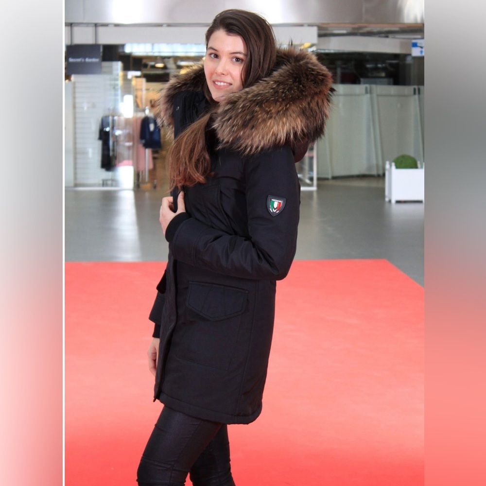 🌟IMPORTED from France🌟 Down filled winter coat with raccoon fur on the hood!